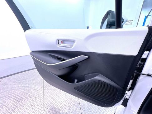 Used 2025 Toyota Corolla SE w/ Convenience Package FWD image 30