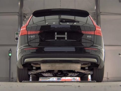 Used 2025 Volvo V60 B5 Cross Country Plus AWD/4WD image 7
