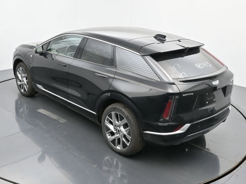 New 2025 Cadillac Optiq Luxury 2 w/ LPO, Floor Liner Package image 25