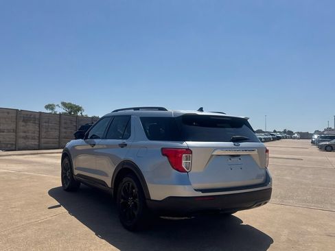 Used 2020 Ford Explorer XLT w/ Equipment Group 202A RWD image 17