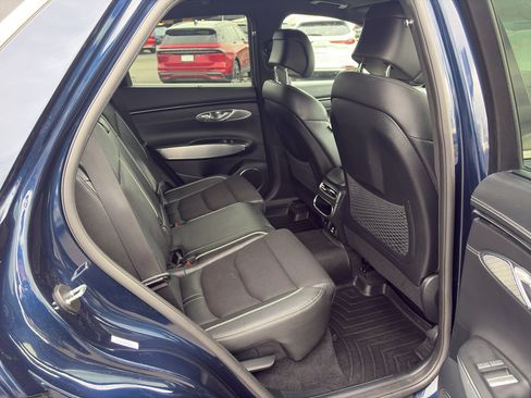 Used 2022 Genesis GV70 2.5T w/ Sport Prestige Package image 17