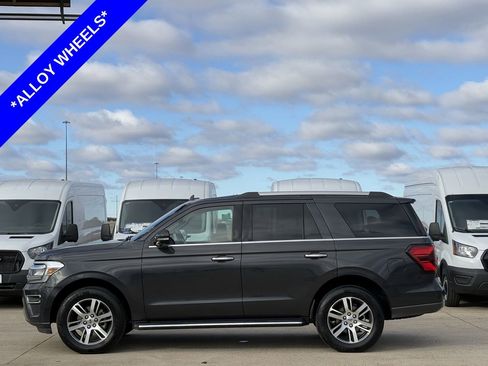 Used 2023 Ford Expedition Limited image 3