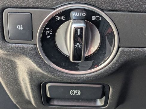 Used 2019 INFINITI QX30 w/ Navigation Package image 11