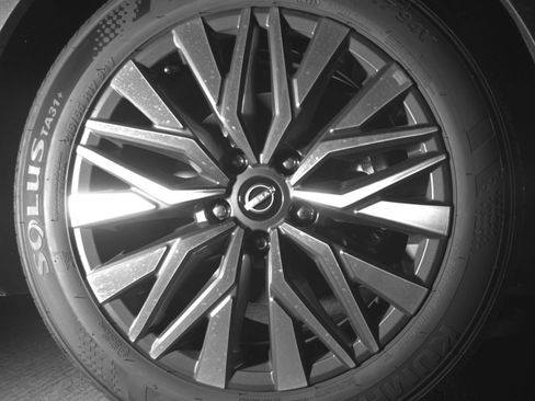 Used 2025 Nissan Altima 2.5 SV FWD image 13