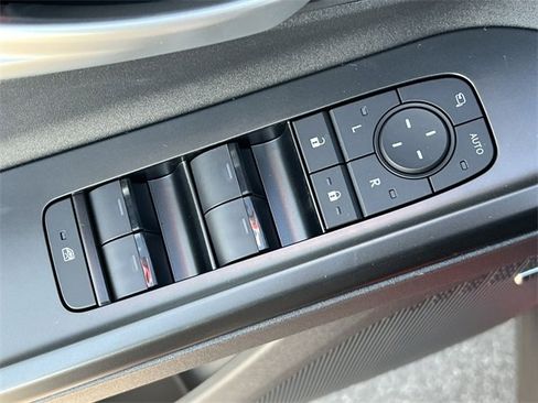 New 2026 Subaru Solterra Limited image 27