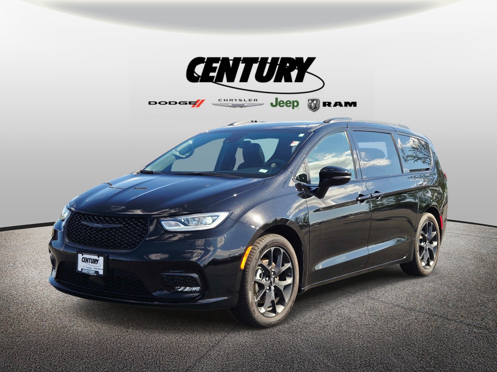 Used 2024 Chrysler Pacifica Limited w/ S Appearance Package FWD image 8