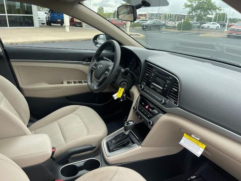Used 2018 Hyundai Elantra SE FWD image 5