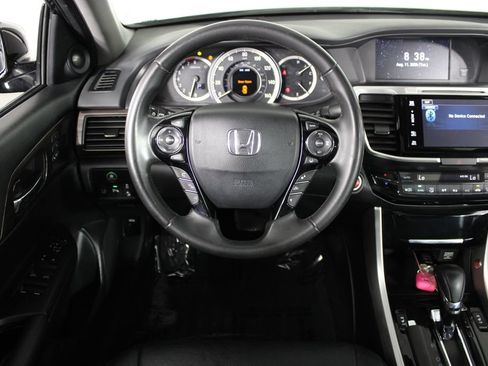 Used 2017 Honda Accord Touring image 7
