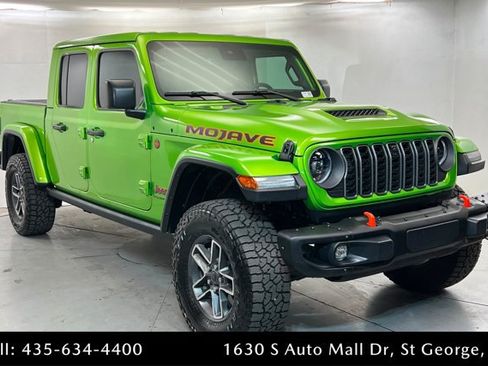 Used 2025 Jeep Gladiator Mojave AWD/4WD image 7