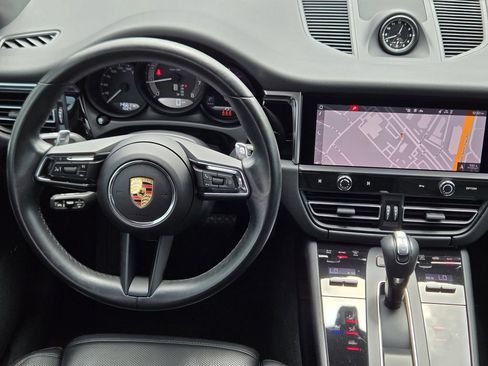Used 2024 Porsche Macan AWD/4WD image 35