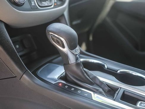 Used 2023 Chevrolet Equinox LS FWD image 23