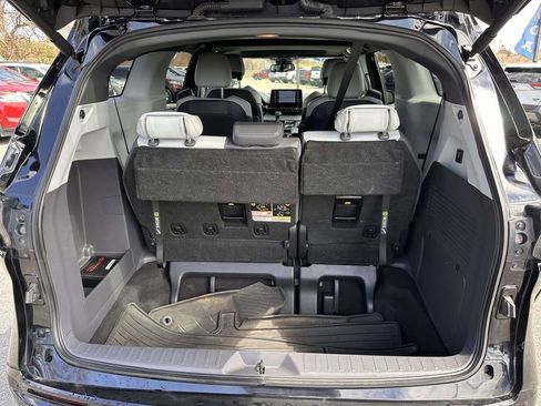 Used 2023 Toyota Sienna XSE w/ XSE Plus Package FWD image 7