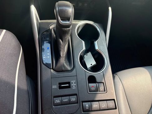 Used 2020 Toyota Highlander XLE w/ Protection Package #3 AWD/4WD image 27