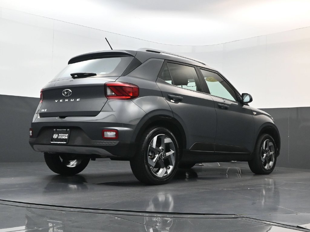 Certified 2025 Hyundai Venue SEL FWD image 25