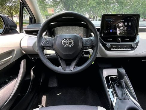 Used 2024 Toyota Corolla LE FWD image 8
