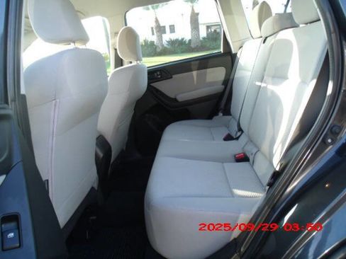 Used 2014 Subaru Forester 2.5i image 9