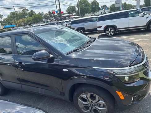 Used 2024 Kia Seltos LX AWD/4WD image 4