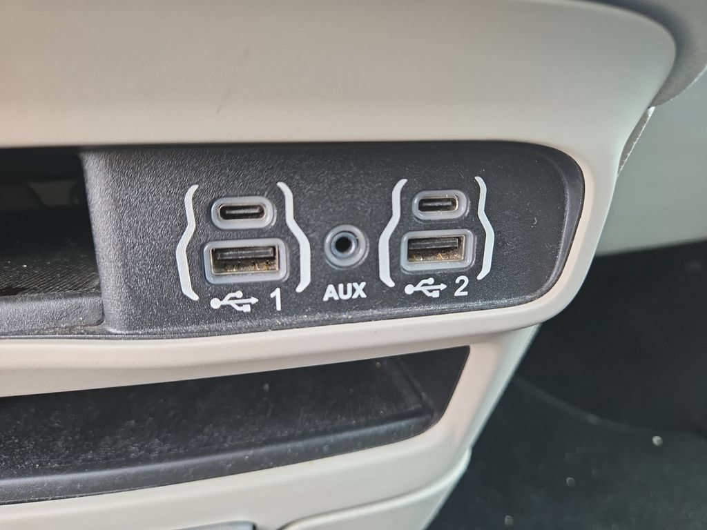 Used 2023 Chrysler Voyager LX FWD image 31