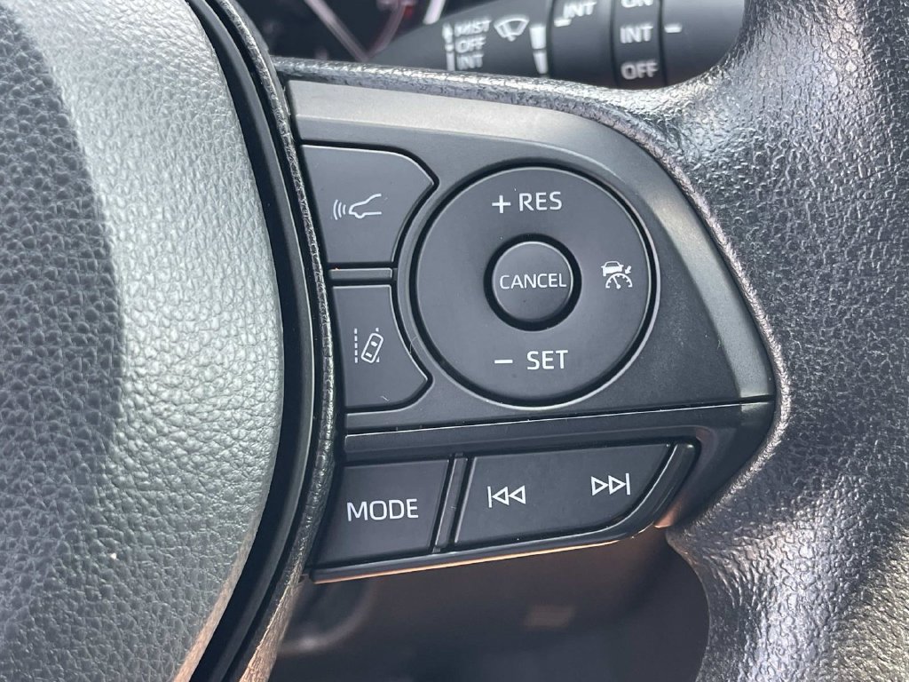 Used 2025 Toyota RAV4 XLE FWD image 36