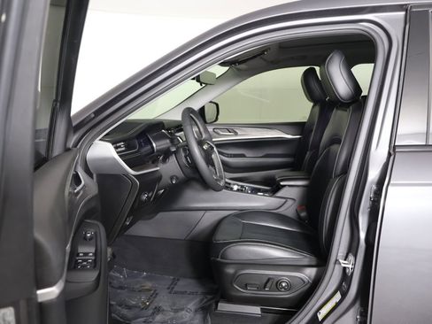 Used 2023 Jeep Grand Cherokee L Limited w/ Luxury Tech Group II image 35