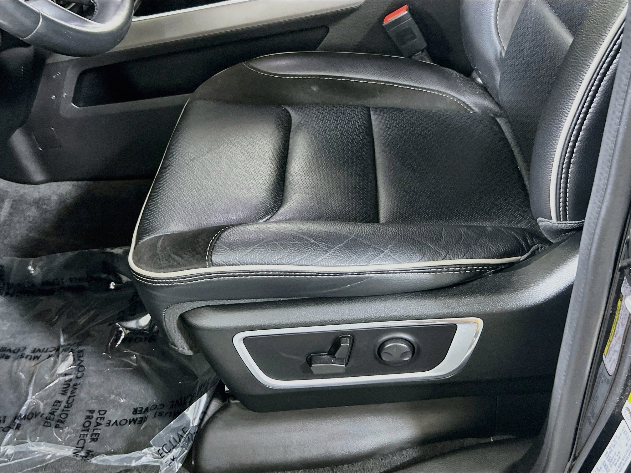 Used 2023 RAM 1500 Laramie AWD/4WD image 19