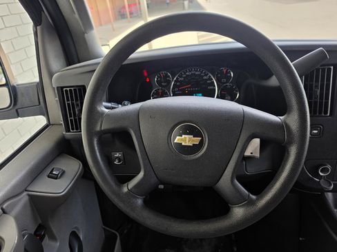 Used 2019 Chevrolet Express 2500 RWD image 16