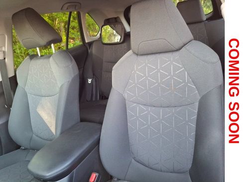 Used 2021 Toyota RAV4 XLE AWD/4WD image 11