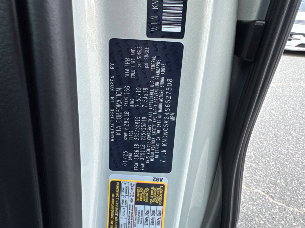 Used 2025 Kia Carnival EX FWD image 28