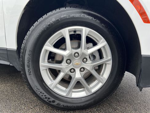 Used 2024 Chevrolet Equinox LT image 2