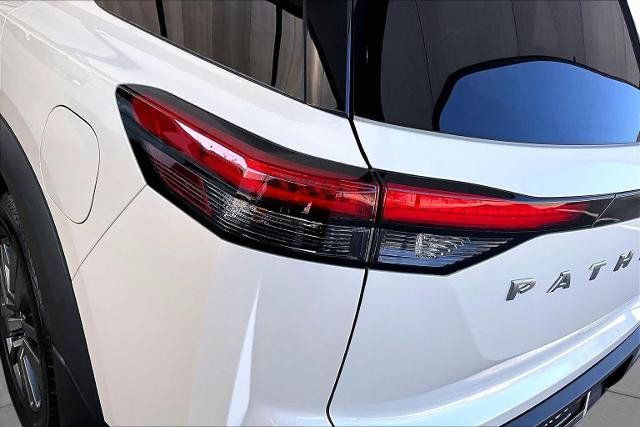 Certified 2024 Nissan Pathfinder SV FWD image 28
