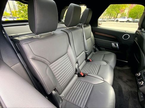 Certified 2025 Land Rover Discovery Dynamic SE AWD/4WD image 19
