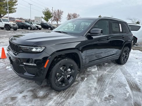 New 2025 Jeep Grand Cherokee Limited w/ Black Appearance Package AWD/4WD image 14
