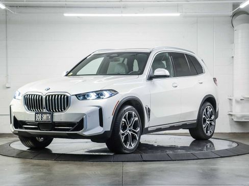 Used 2024 BMW X5 sDrive40i w/ Premium Package RWD image 3