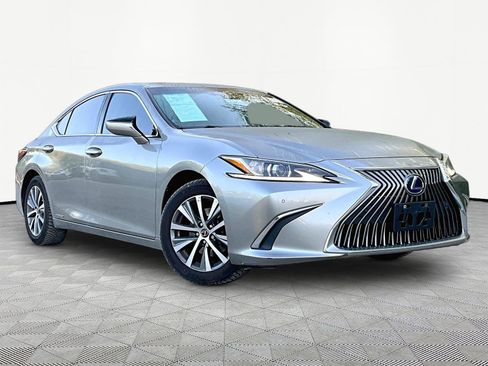 Used 2021 Lexus ES 300h w/ ES 300h Ultra Luxury Package FWD image 3