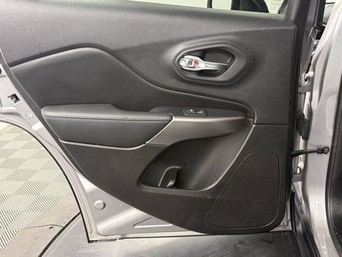 Used 2021 Jeep Cherokee Latitude image 31