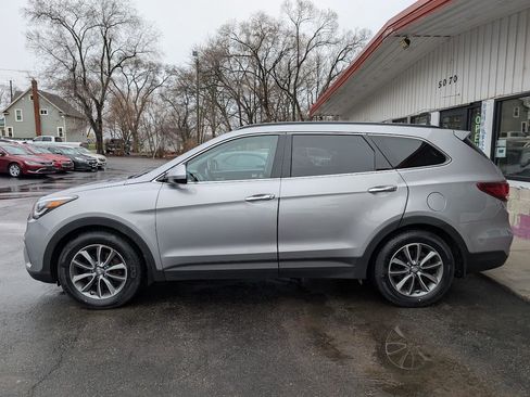 Used 2017 Hyundai Santa Fe SE image 4