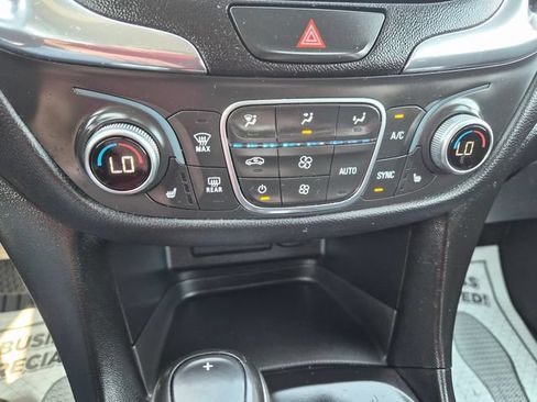 Used 2019 Chevrolet Equinox LT w/ Driver Convenience Package FWD image 19