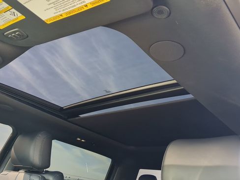 Used 2025 Ford F450 Platinum w/ FX4 Off-Road Package image 18