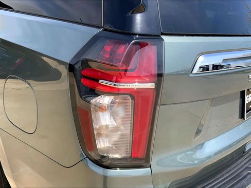 Used 2023 Chevrolet Suburban Premier image 28