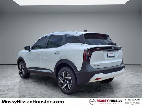 New 2026 Nissan Kicks SV image 2