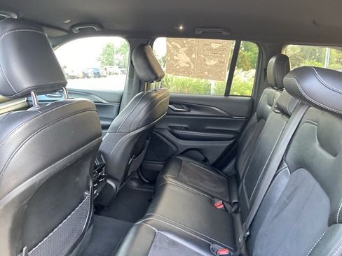 Used 2024 Jeep Grand Cherokee Altitude RWD image 19