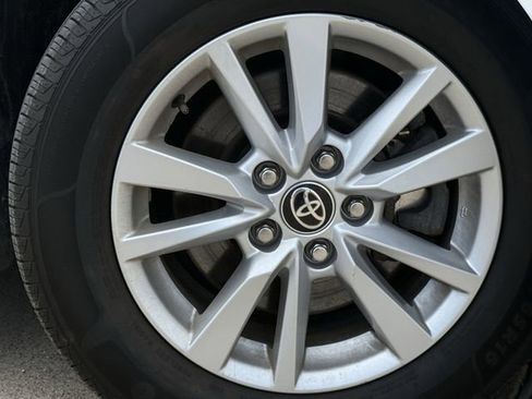 Used 2025 Toyota Camry LE FWD image 10