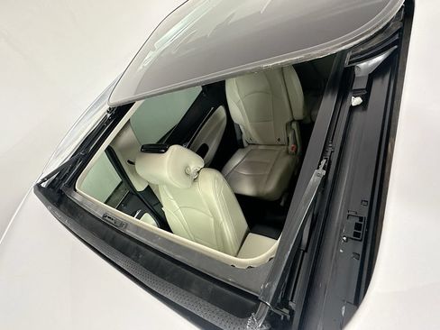 Used 2019 Buick Enclave Premium w/ Experience Buick Package FWD image 21