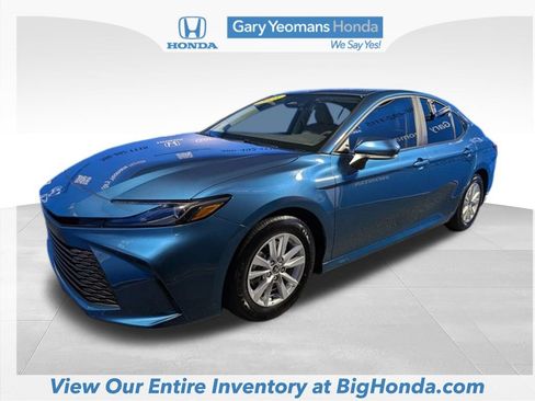 Used 2025 Toyota Camry LE w/ Convenience Package FWD image 9
