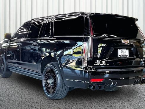 Used 2023 Cadillac Escalade ESV V AWD/4WD image 4