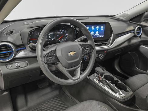 Used 2025 Chevrolet Trax LS FWD image 15