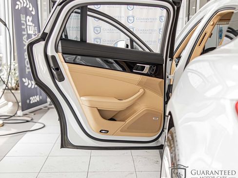 Used 2018 Porsche Panamera 4 AWD/4WD image 36