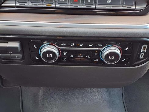 Used 2025 GMC Sierra 1500 SLT image 15