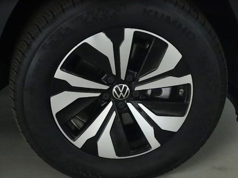Used 2025 Volkswagen Atlas Cross Sport SE AWD/4WD image 10