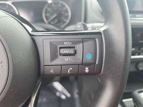 Used 2022 Nissan Rogue SV FWD image 17